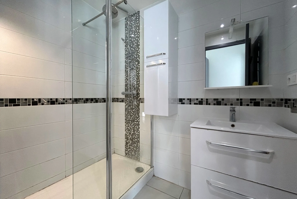 Appartement lumineux T3 de 64,92 m² avec balcon exposé sud-ouest à Marseille 
