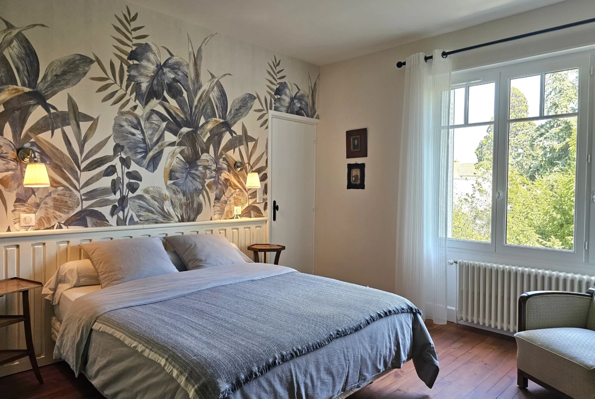 Magnifique maison rénovée de 200 m² avec cour et garage à Gannat 