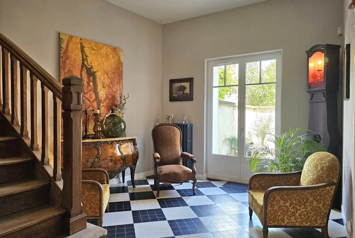 Magnifique maison rénovée de 200 m² avec cour et garage à Gannat 