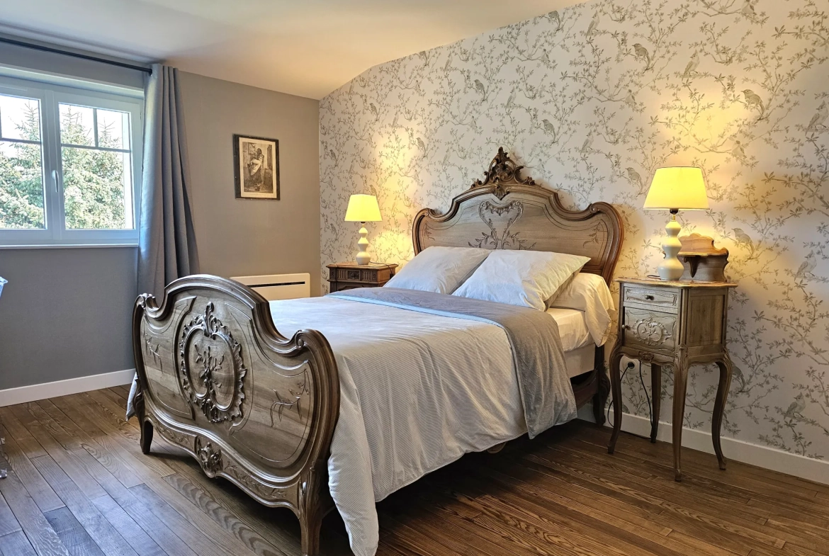 Magnifique maison rénovée de 200 m² avec cour et garage à Gannat 
