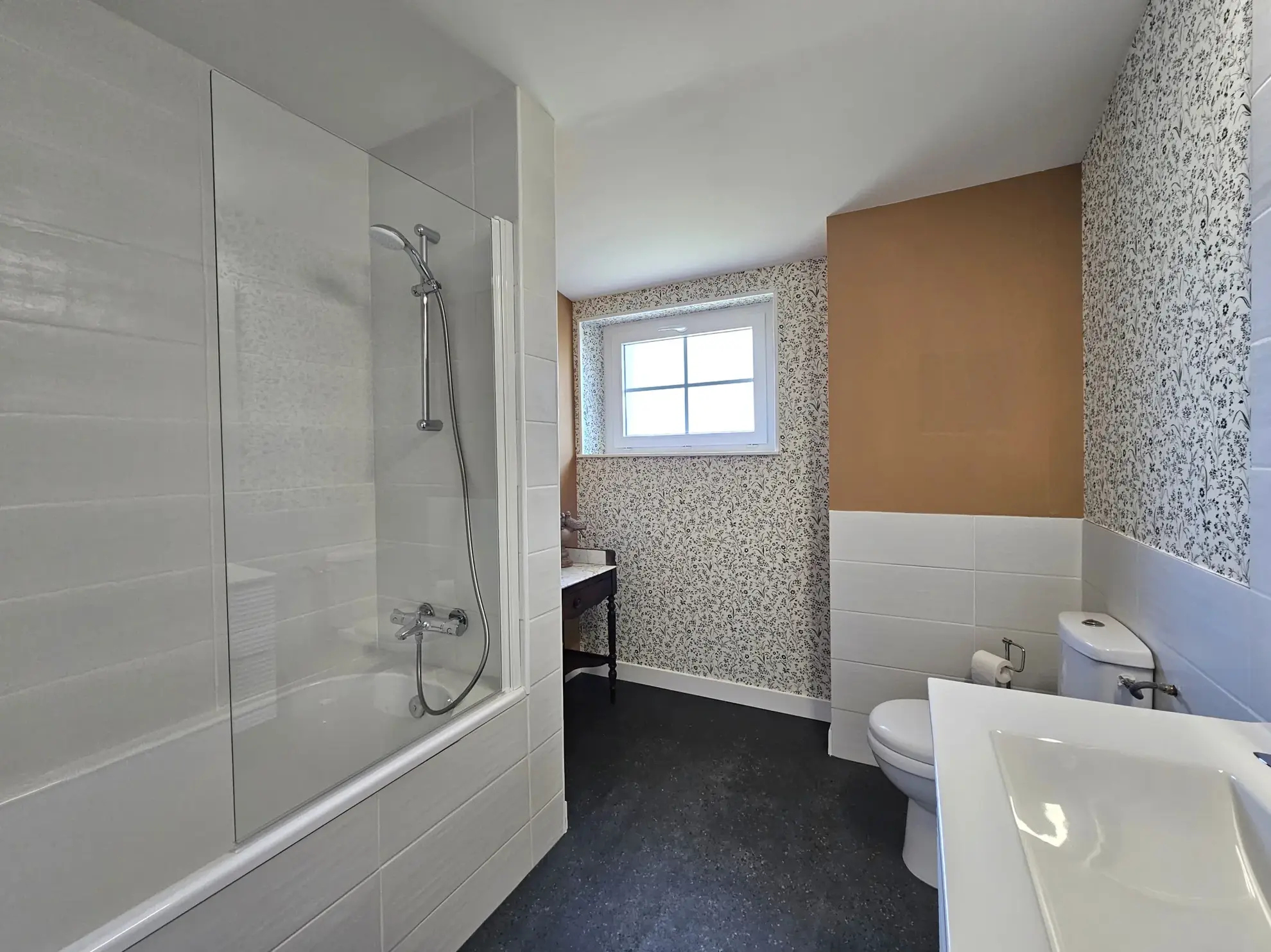 Magnifique maison rénovée de 200 m² avec cour et garage à Gannat 
