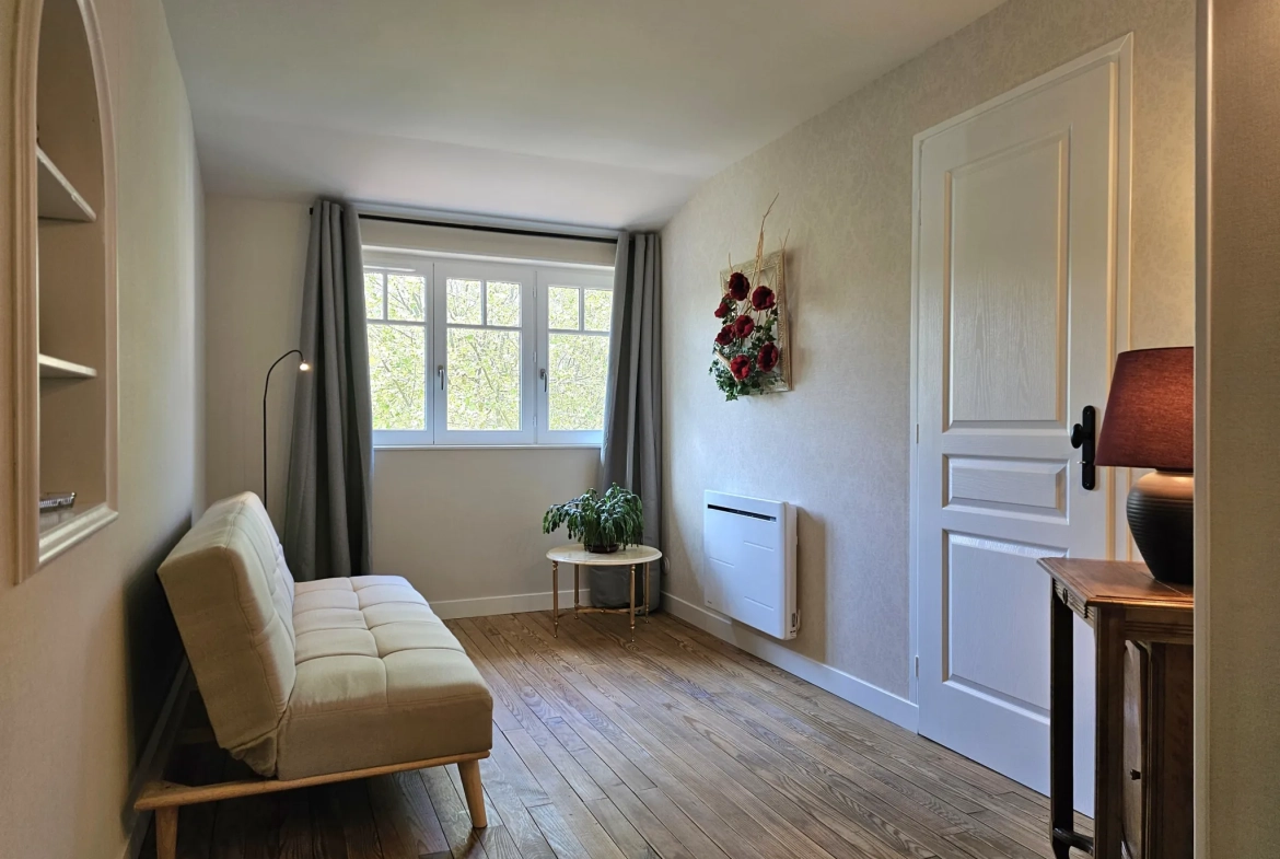 Magnifique maison rénovée de 200 m² avec cour et garage à Gannat 