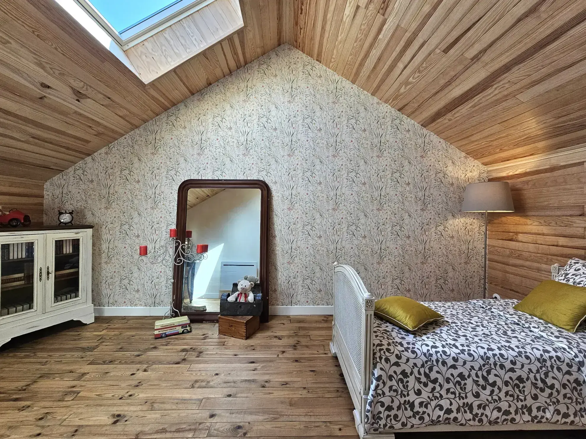 Magnifique maison rénovée de 200 m² avec cour et garage à Gannat 