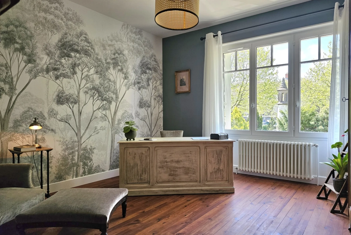 Magnifique maison rénovée de 200 m² avec cour et garage à Gannat 