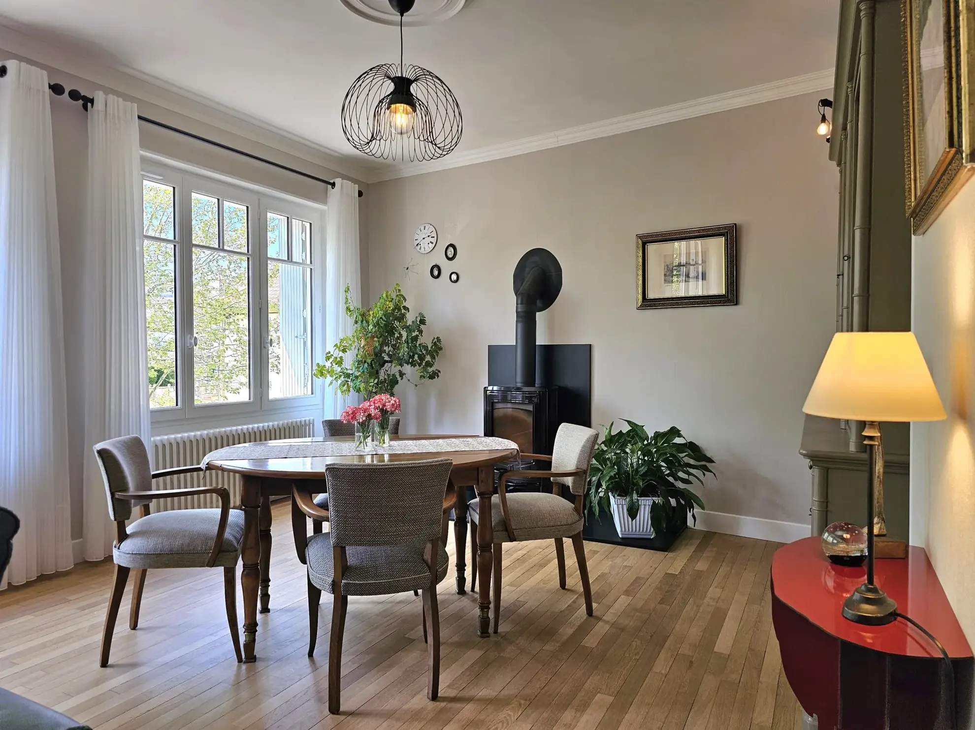 Magnifique maison rénovée de 200 m² avec cour et garage à Gannat 