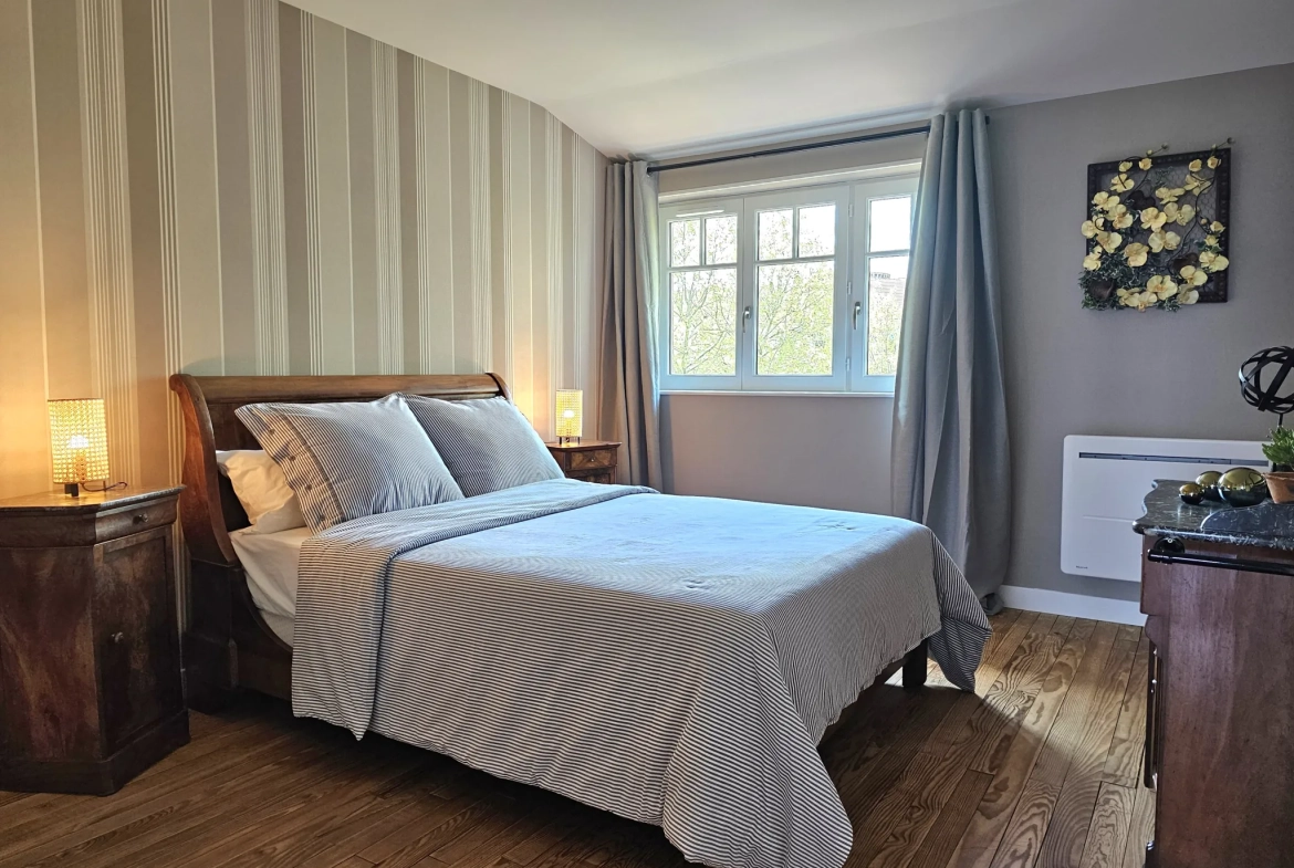 Magnifique maison rénovée de 200 m² avec cour et garage à Gannat 