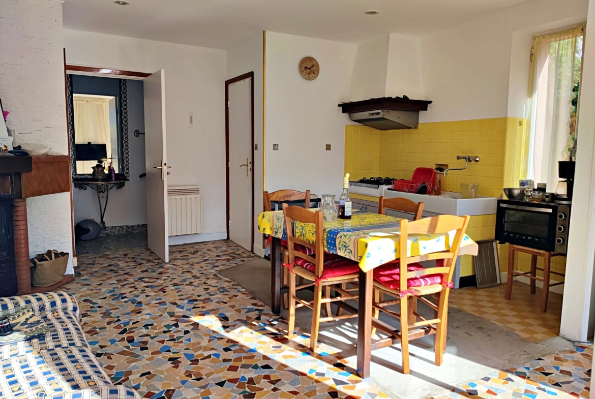 Maison de village à Belvédère de 82 m² avec studio, vue dégagée et terrain 