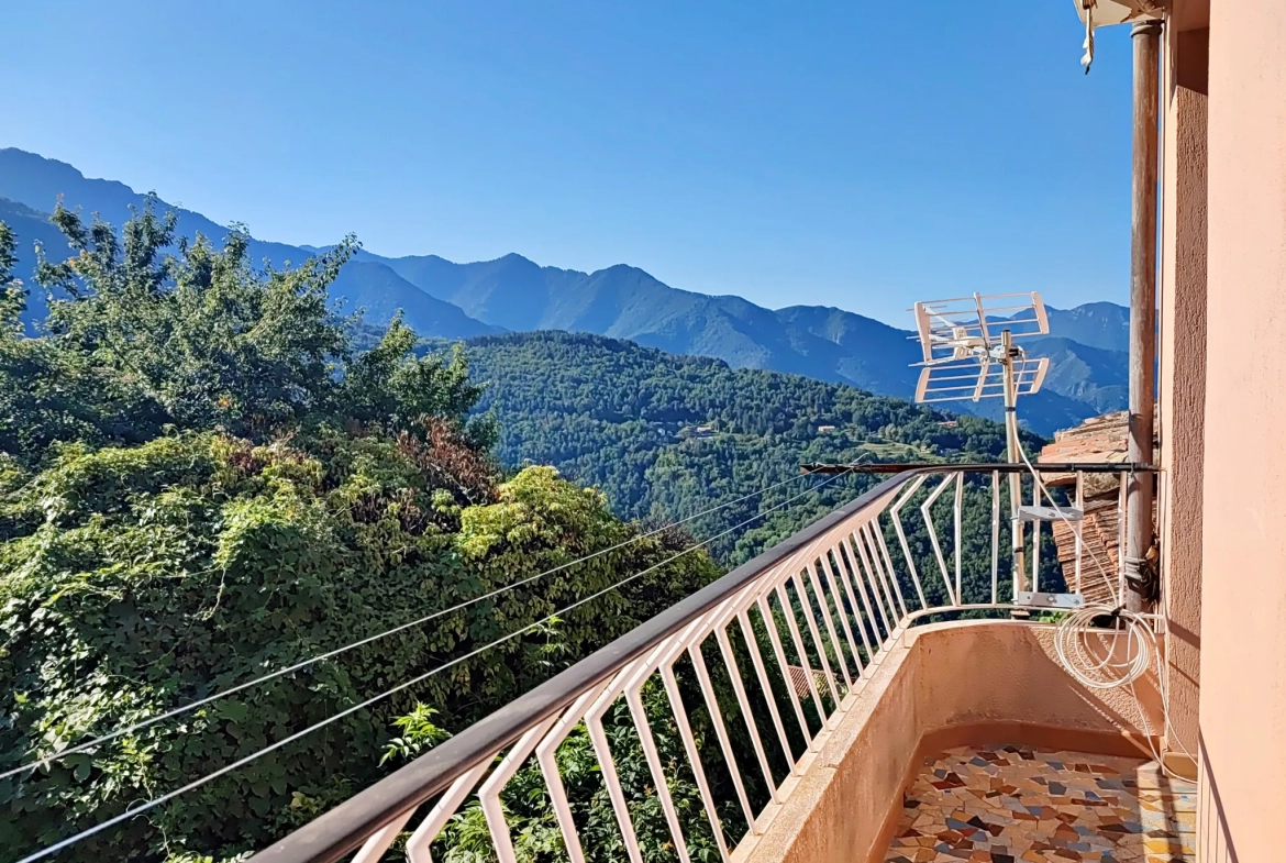 Maison de village à Belvédère de 82 m² avec studio, vue dégagée et terrain 