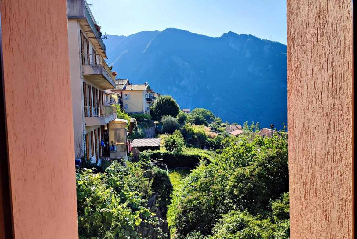 Maison de village à Belvédère de 82 m² avec studio, vue dégagée et terrain 