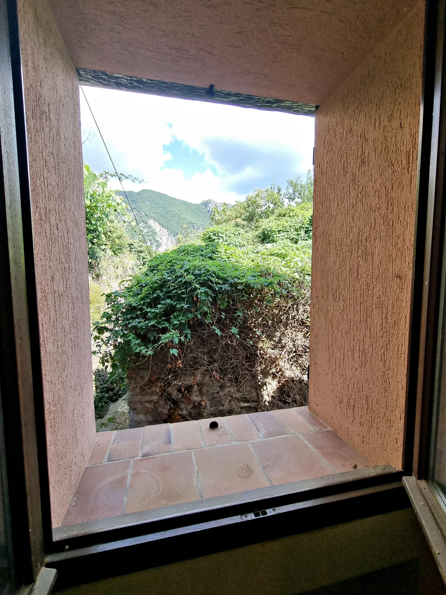 Maison de village à Belvédère de 82 m² avec studio, vue dégagée et terrain 