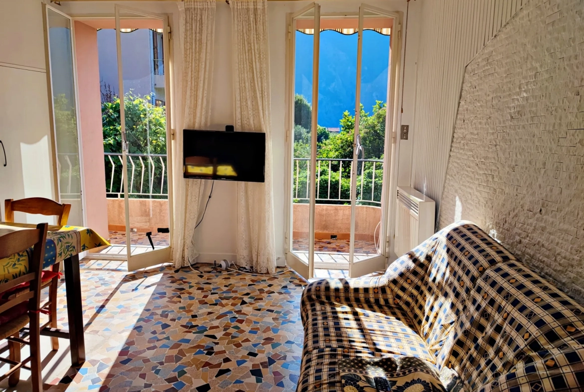 Maison de village à Belvédère de 82 m² avec studio, vue dégagée et terrain 