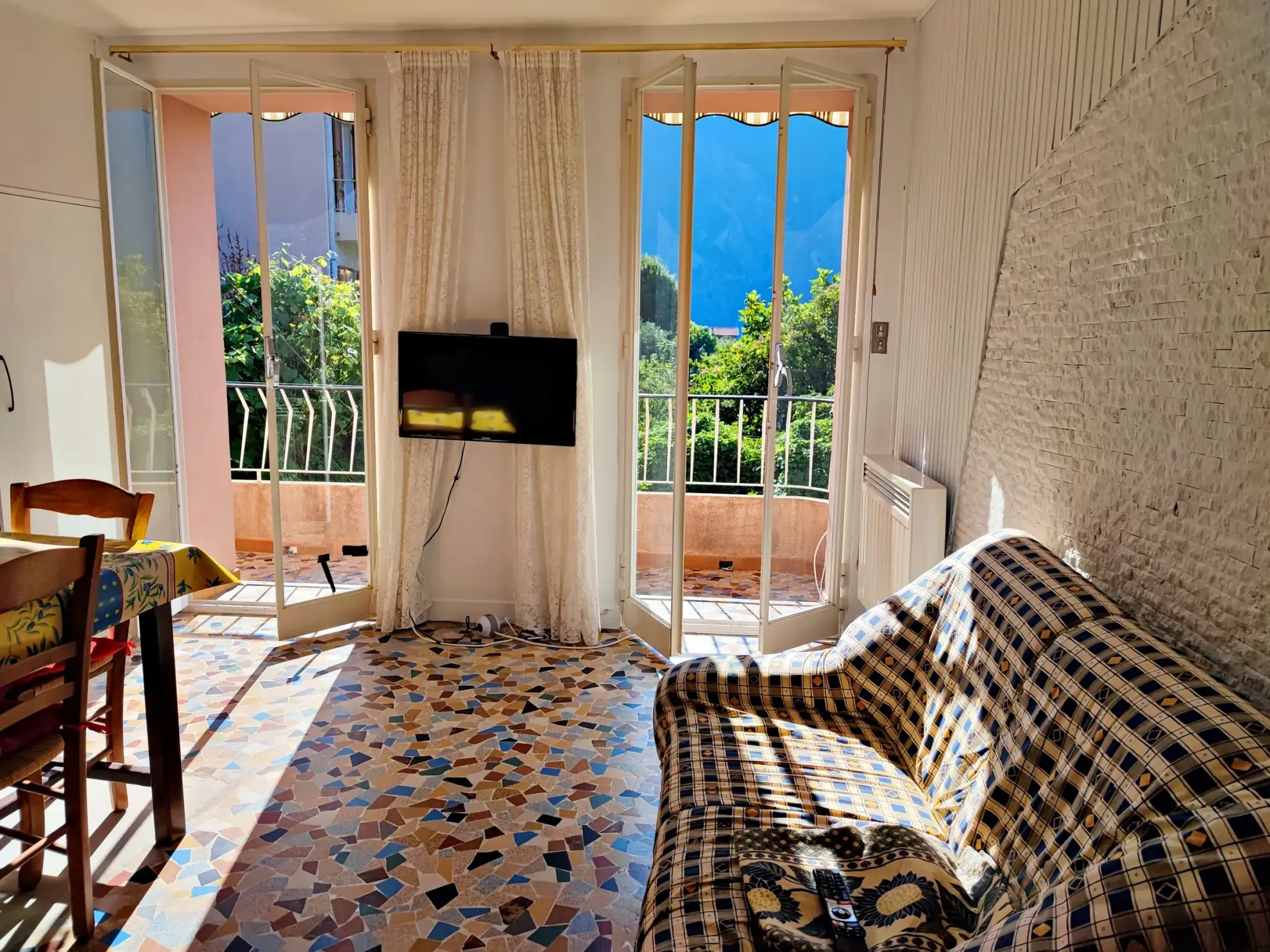 Maison de village à Belvédère de 82 m² avec studio, vue dégagée et terrain 