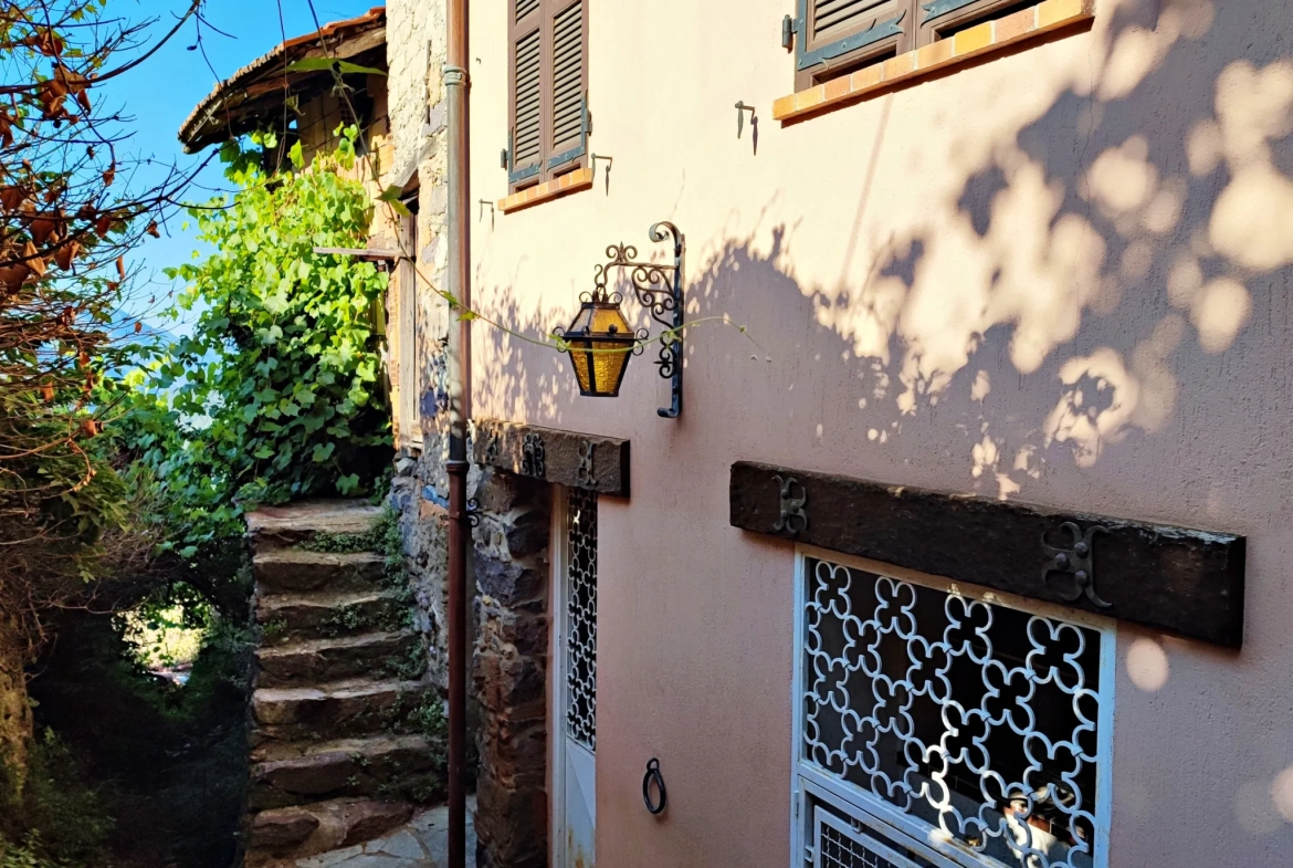 Maison de village à Belvédère de 82 m² avec studio, vue dégagée et terrain 