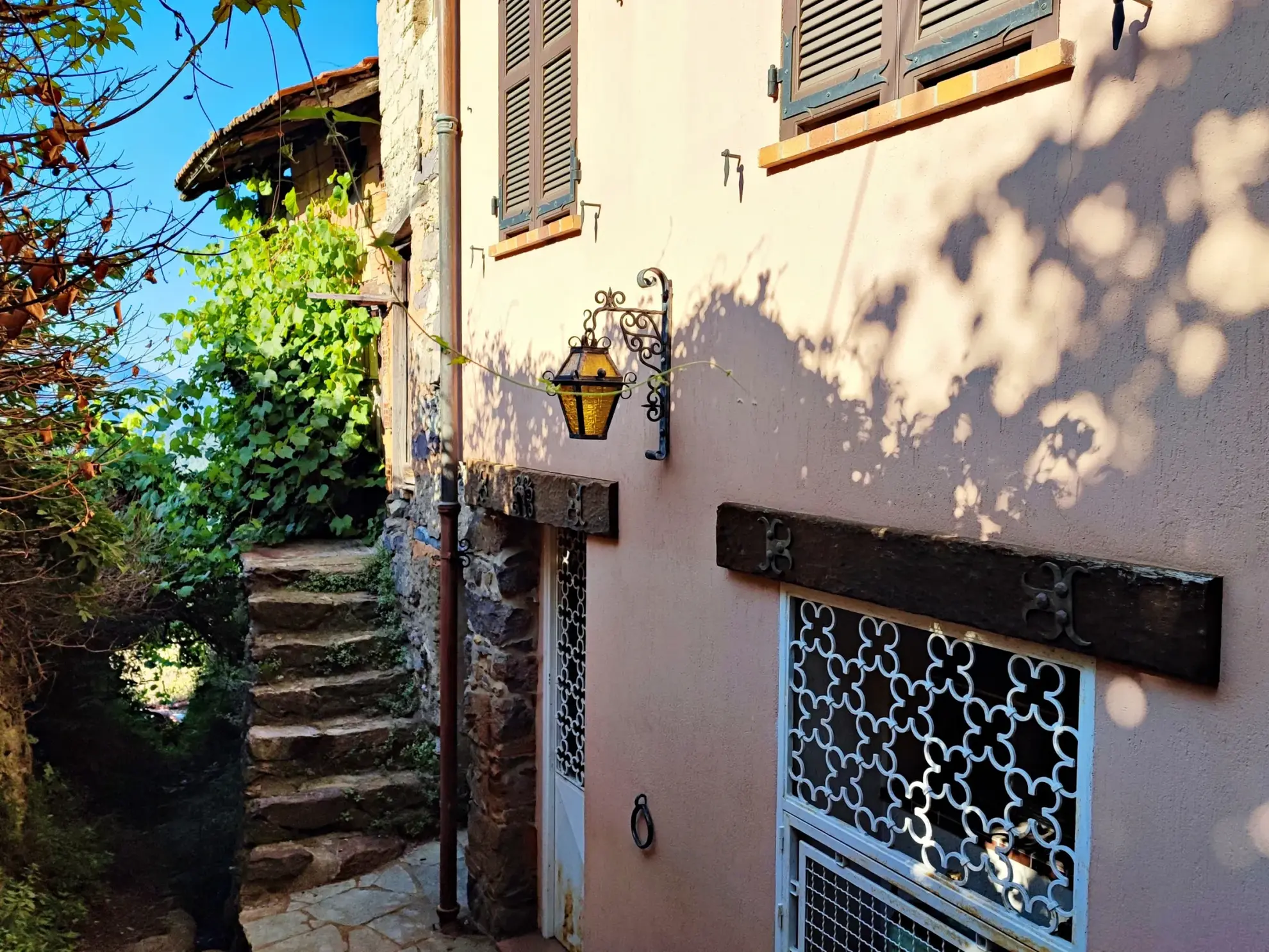Maison de village à Belvédère de 82 m² avec studio, vue dégagée et terrain 