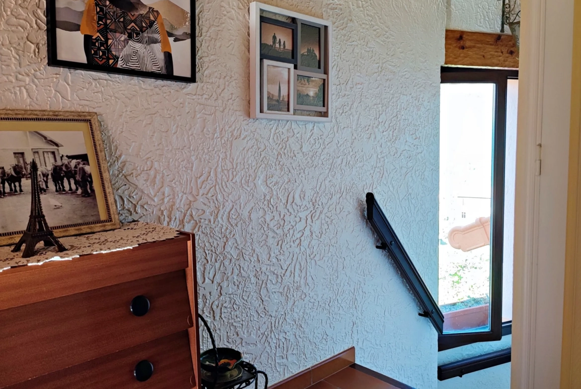 Maison de village à Belvédère de 82 m² avec studio, vue dégagée et terrain 