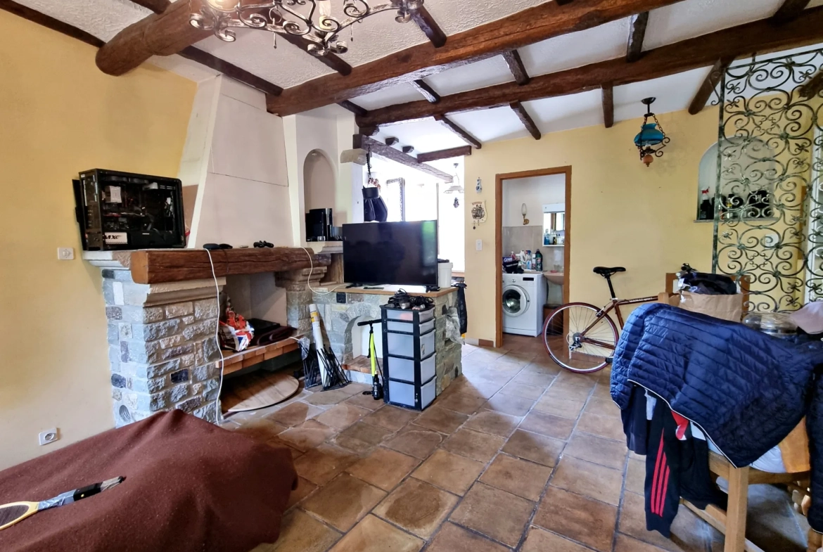 Maison de village à Belvédère de 82 m² avec studio, vue dégagée et terrain 