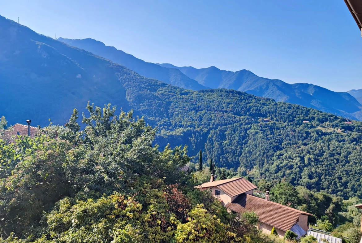 Maison de village à Belvédère de 82 m² avec studio, vue dégagée et terrain 