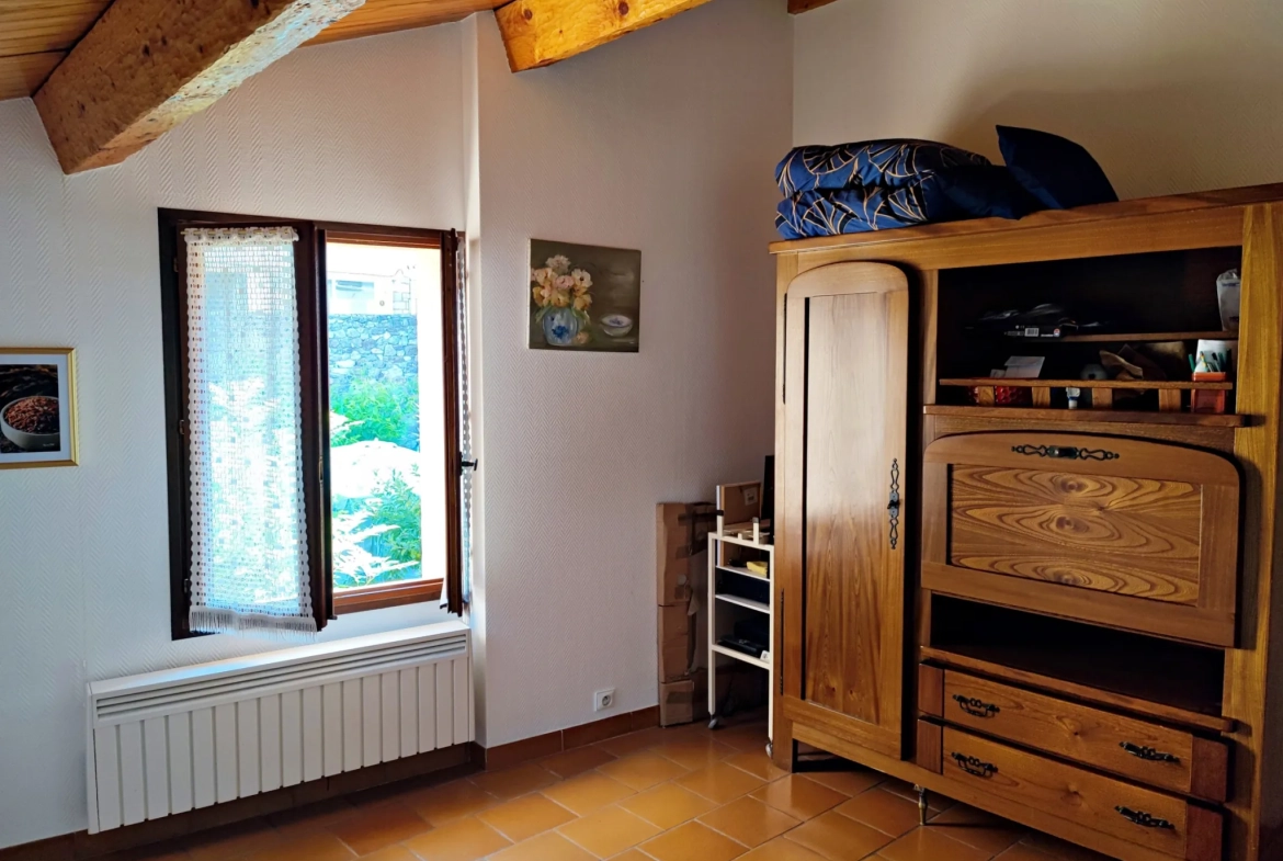 Maison de village à Belvédère de 82 m² avec studio, vue dégagée et terrain 