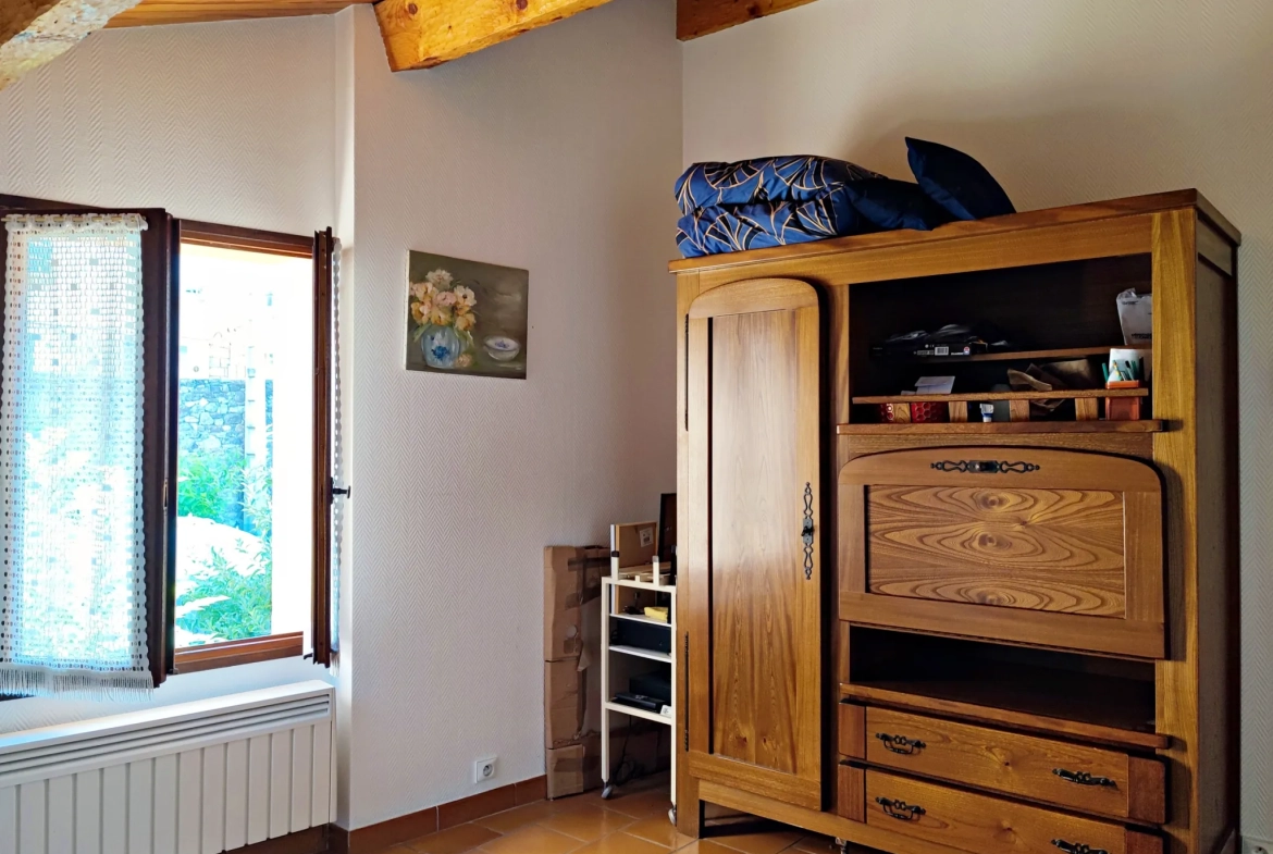 Maison de village à Belvédère de 82 m² avec studio, vue dégagée et terrain 