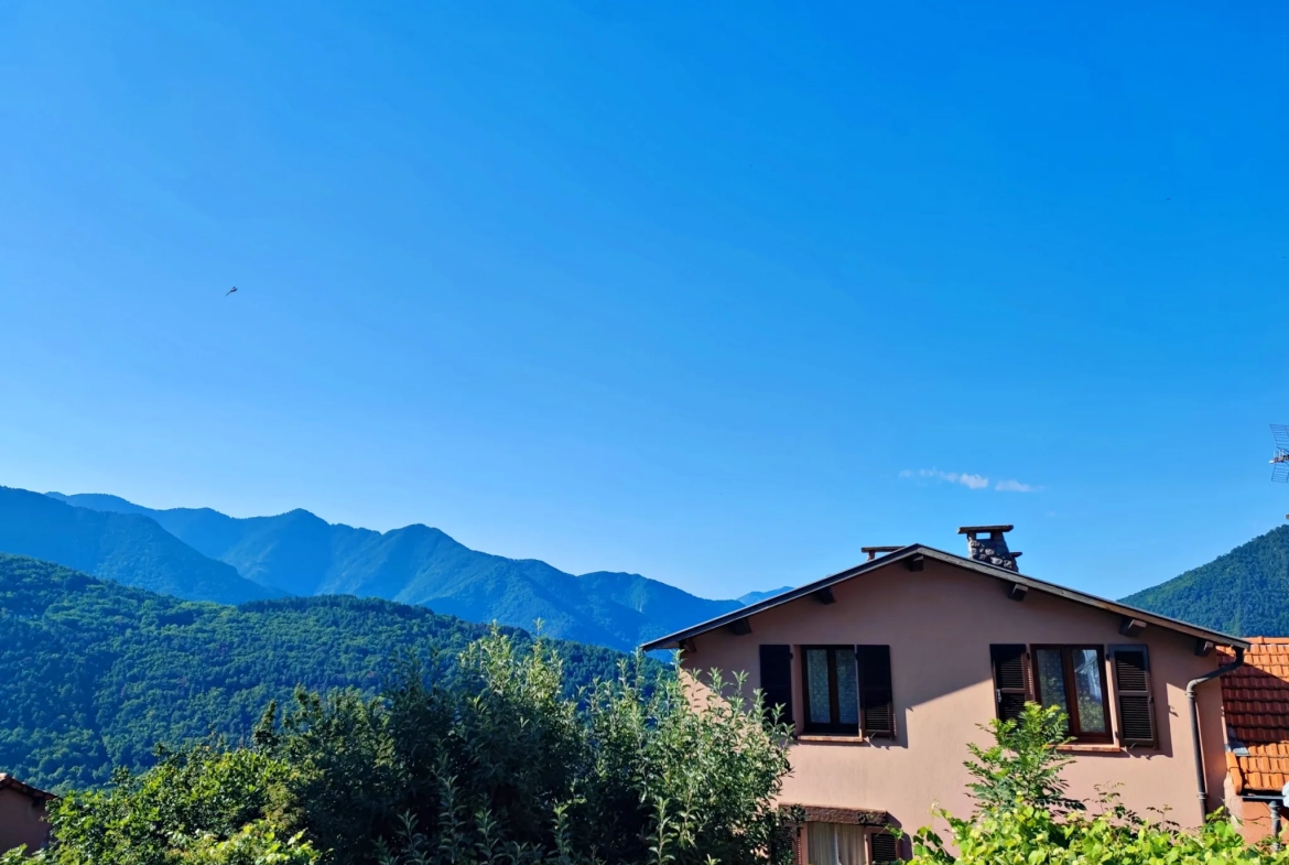 Maison de village à Belvédère de 82 m² avec studio, vue dégagée et terrain 