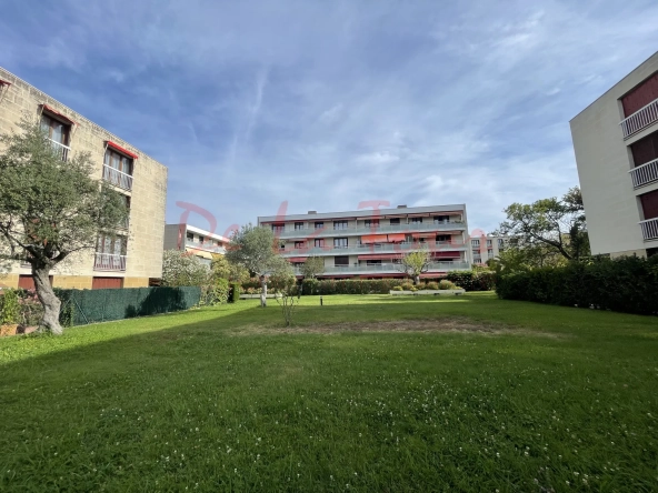 Appartement T3 avec garage, cave, piscine et court de tennis à Saint-Julien (13012)