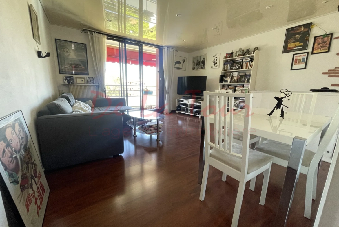 Appartement T3 avec garage, cave, piscine et court de tennis à Saint-Julien (13012) 