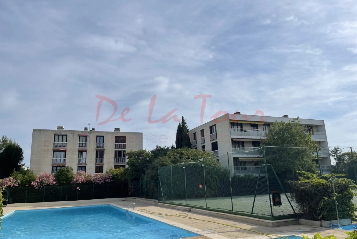 Appartement T3 avec garage, cave, piscine et court de tennis à Saint-Julien (13012) 