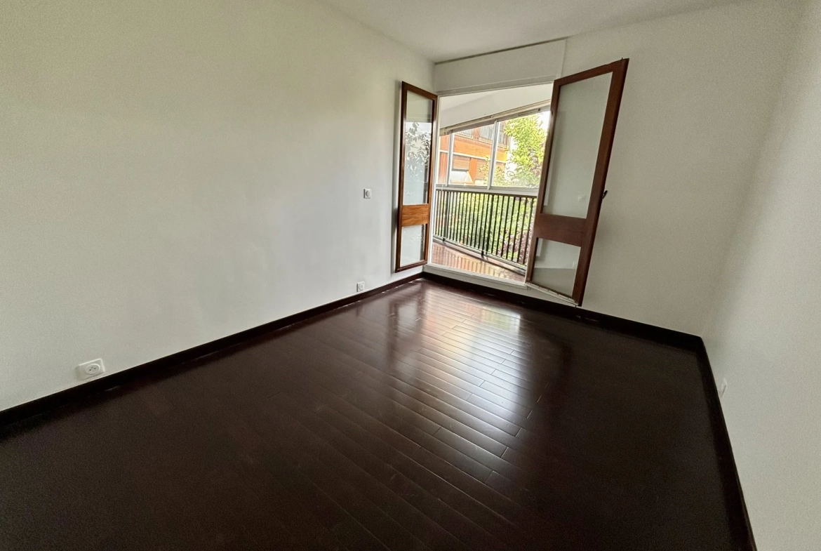 Appartement T2 avec loggia et parking à Le Chesnay, calme et proche des commerces 