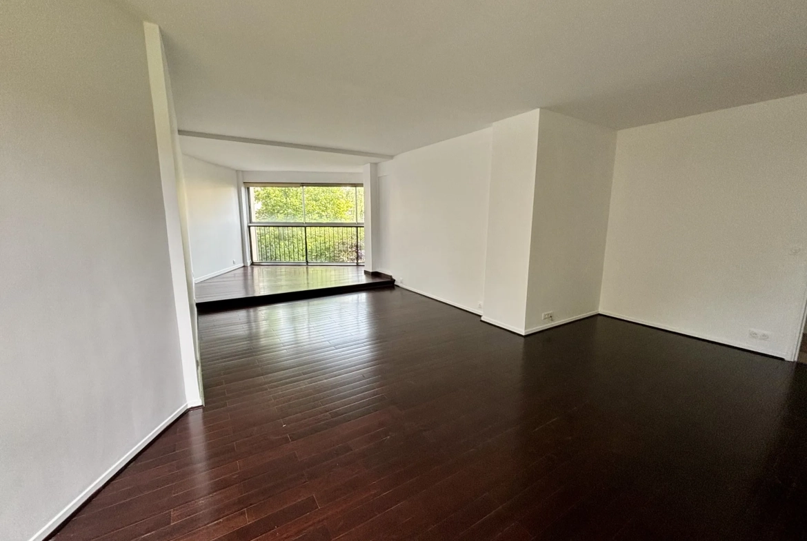 Appartement T2 avec loggia et parking à Le Chesnay, calme et proche des commerces 