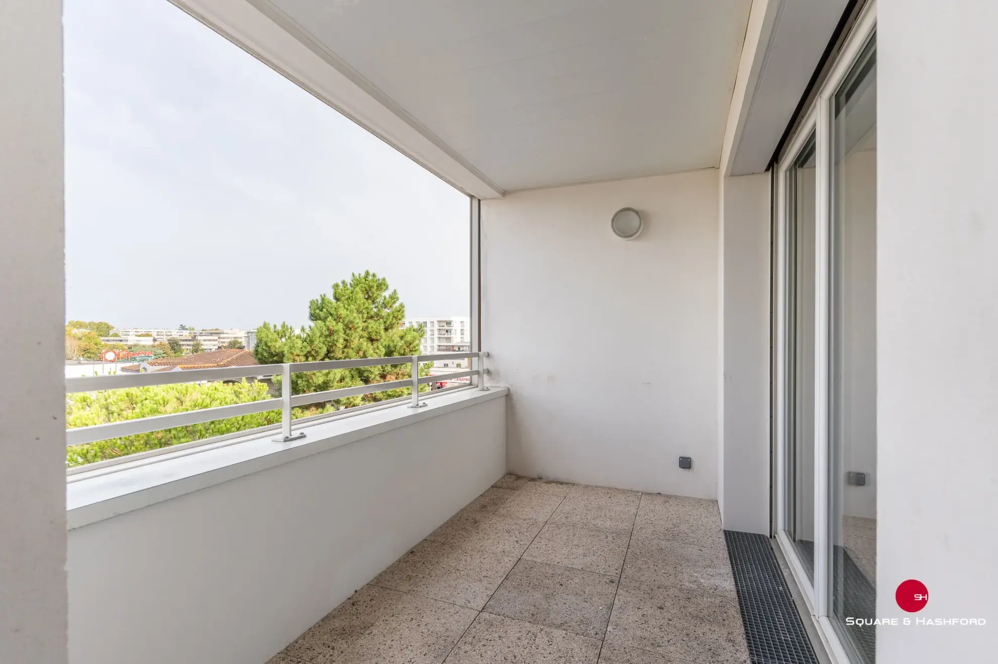 Appartement T3 avec terrasse et parking à Cenon Centre 