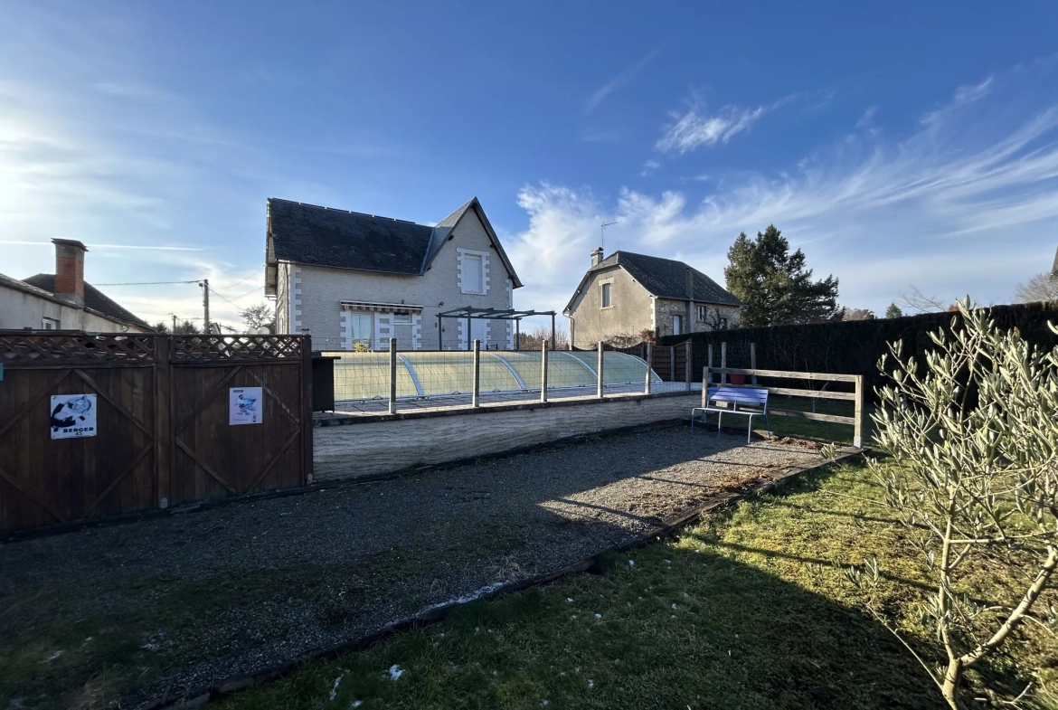 Maison à Saint Priest de Gimel en Corrèze avec piscine et 4 chambres 