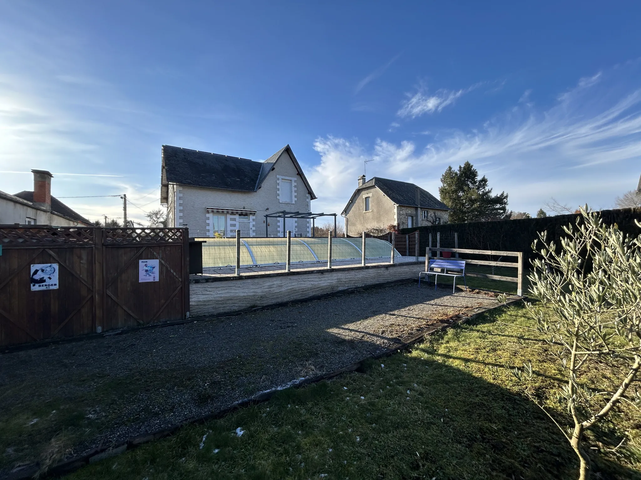 Maison à Saint Priest de Gimel en Corrèze avec piscine et 4 chambres 
