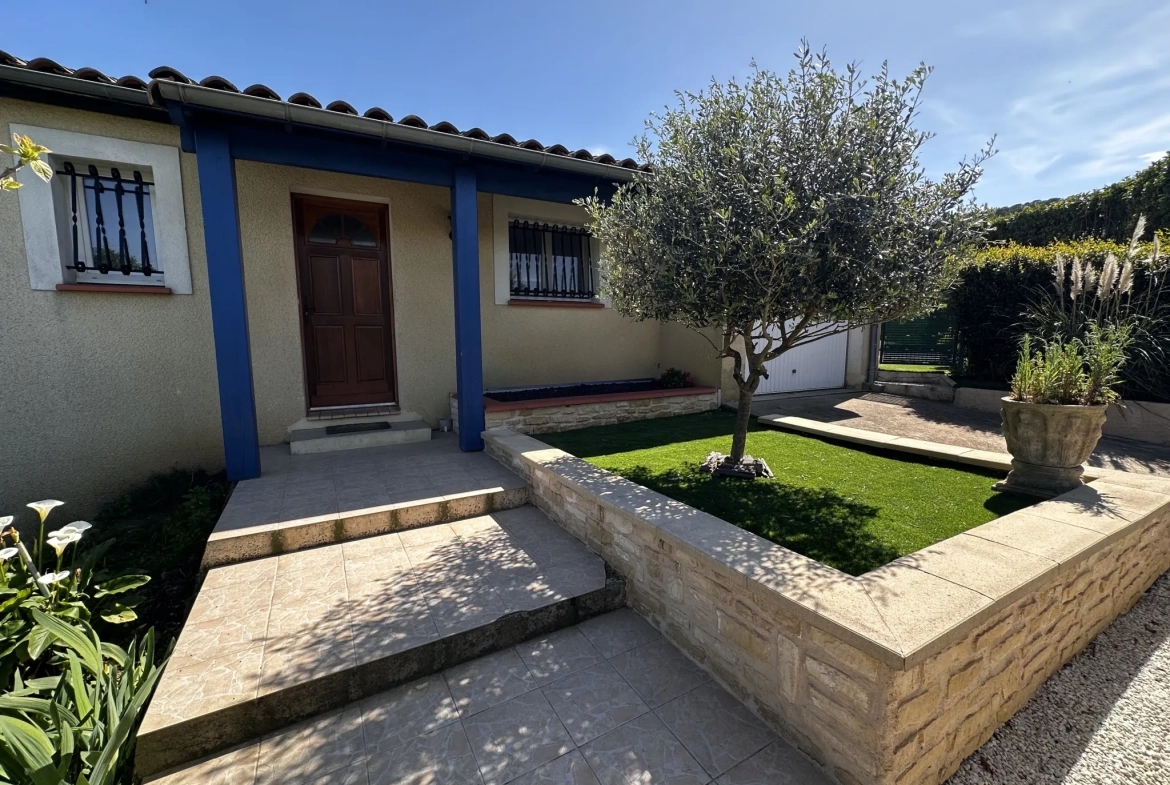 Maison de plain-pied avec piscine et jardin à Carcassonne – Excellent état 