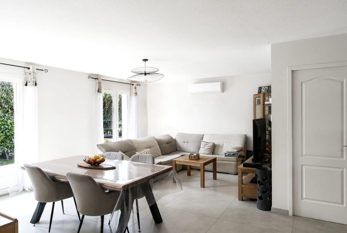 Maison de plain-pied avec piscine et jardin à Carcassonne – Excellent état 