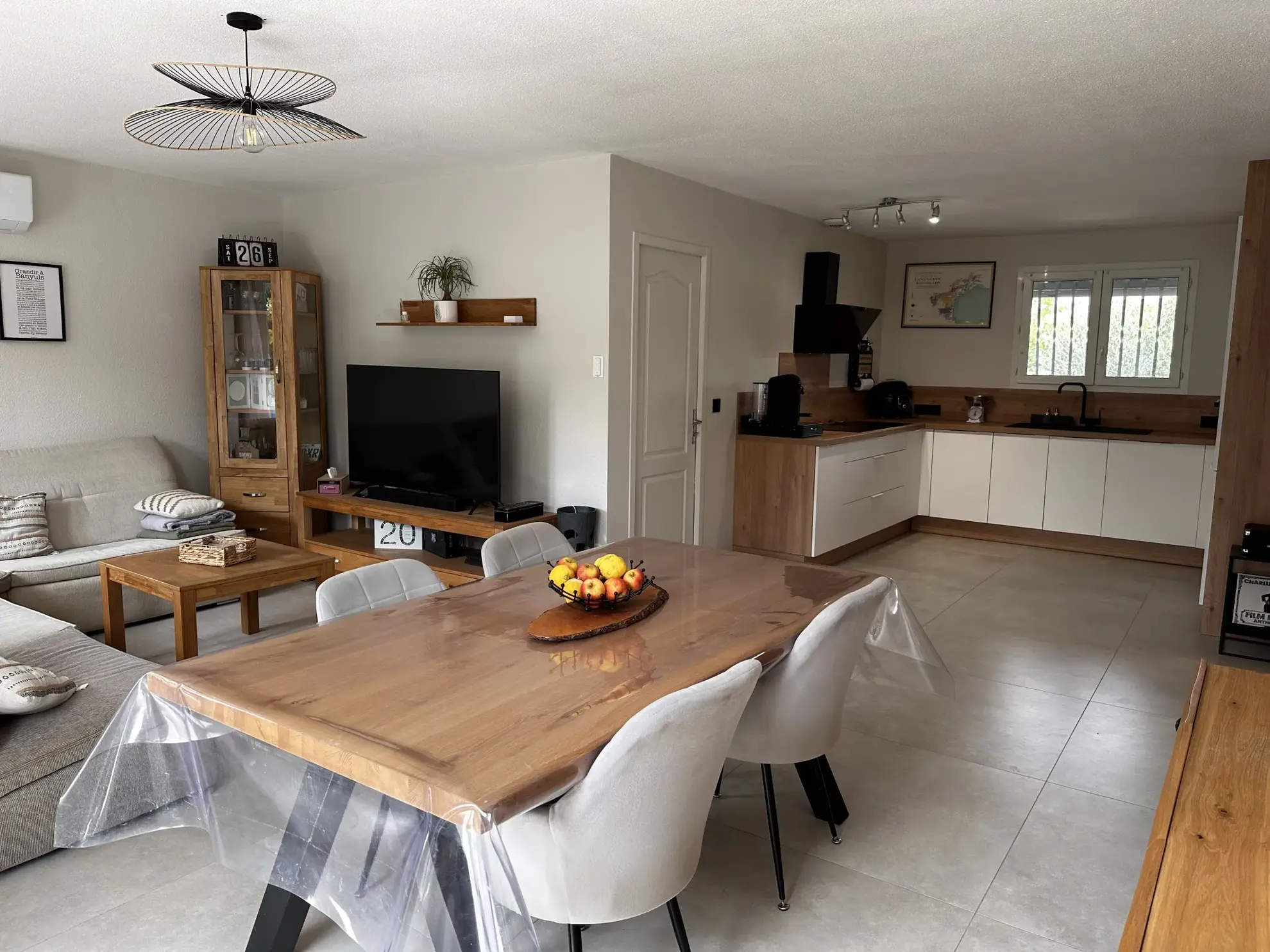 Maison de plain-pied avec piscine et jardin à Carcassonne – Excellent état 