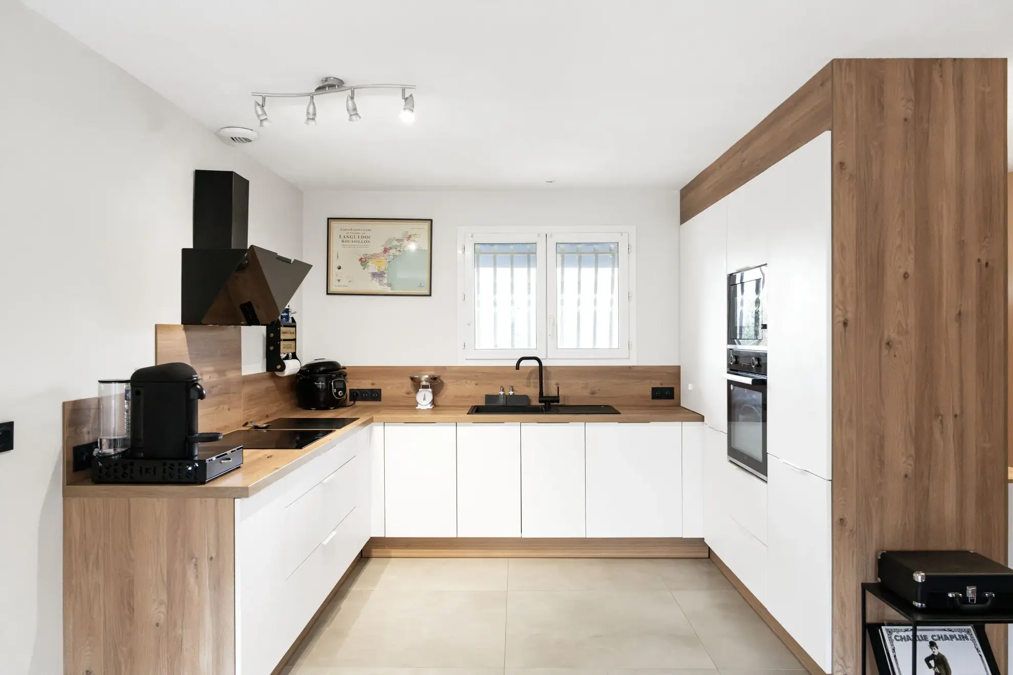 Maison de plain-pied avec piscine et jardin à Carcassonne – Excellent état 