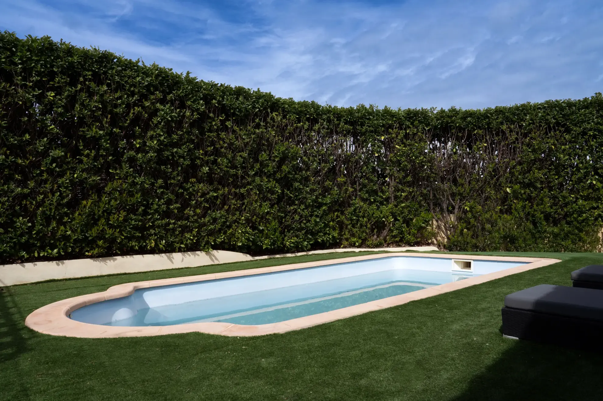 Maison de plain-pied avec piscine et jardin à Carcassonne – Excellent état 