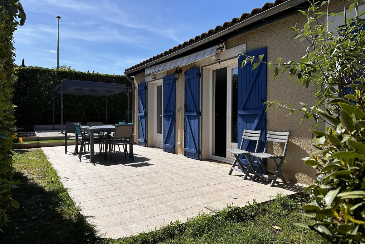 Maison de plain-pied avec piscine et jardin à Carcassonne – Excellent état 