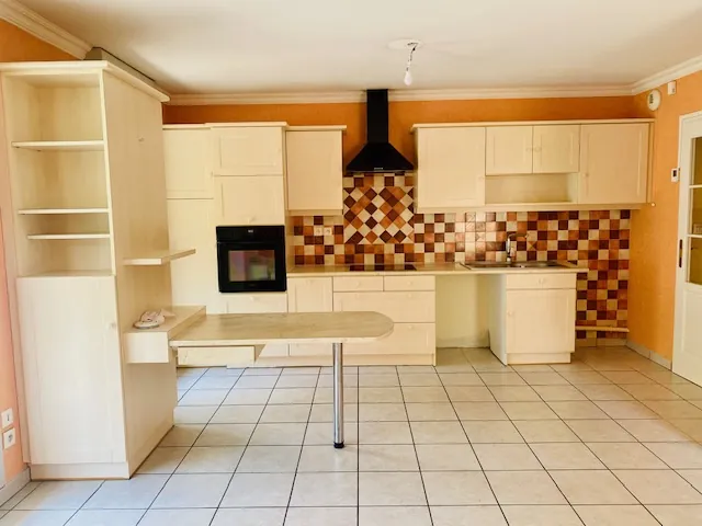 Appartement T3 avec terrasse et garages à Sain Bel - Résidence calme 