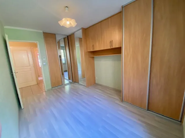 Appartement T3 avec terrasse et garages à Sain Bel - Résidence calme 