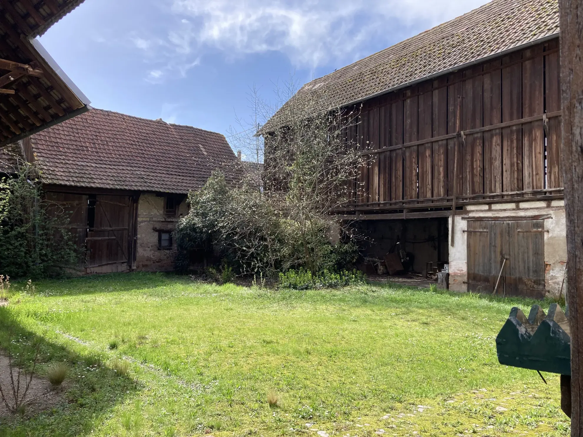 Magnifique corps de ferme alsacien avec grand terrain à Ebersheim 