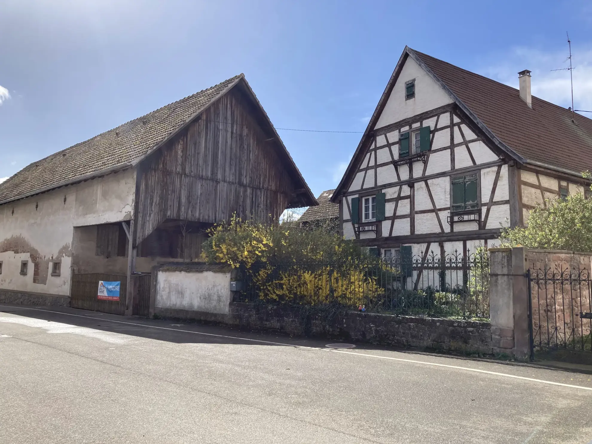 Magnifique corps de ferme alsacien avec grand terrain à Ebersheim 