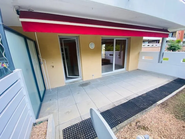 Appartement T3 avec terrasse et garages à Sain Bel - Résidence calme 