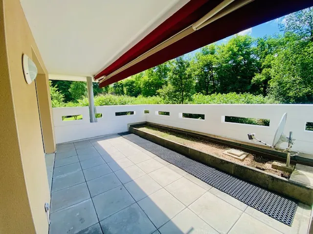 Appartement T3 avec terrasse et garages à Sain Bel - Résidence calme 