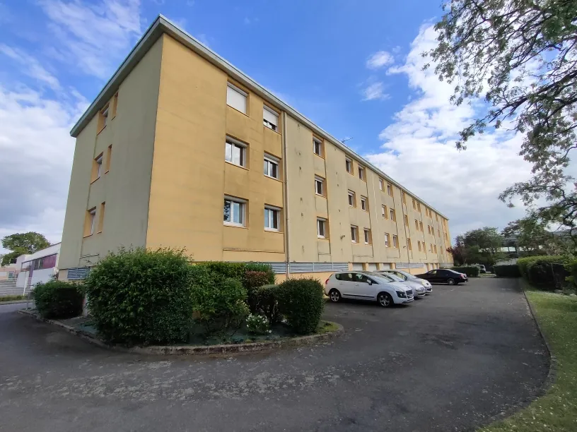 Appartement à Paimboeuf avec balcon, garage et cave - 3 chambres, proche commodités 