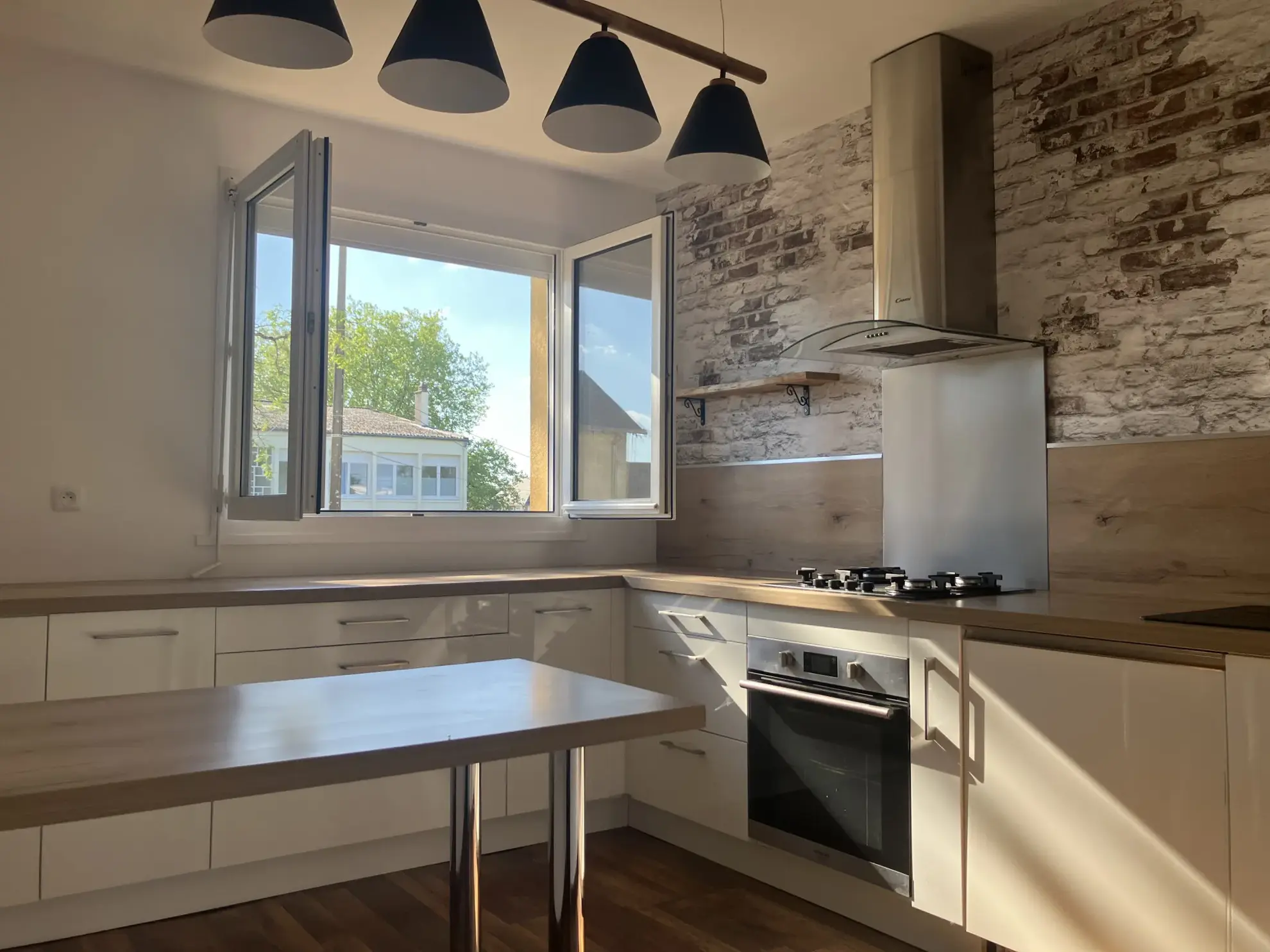 Appartement à Paimboeuf avec balcon, garage et cave - 3 chambres, proche commodités 