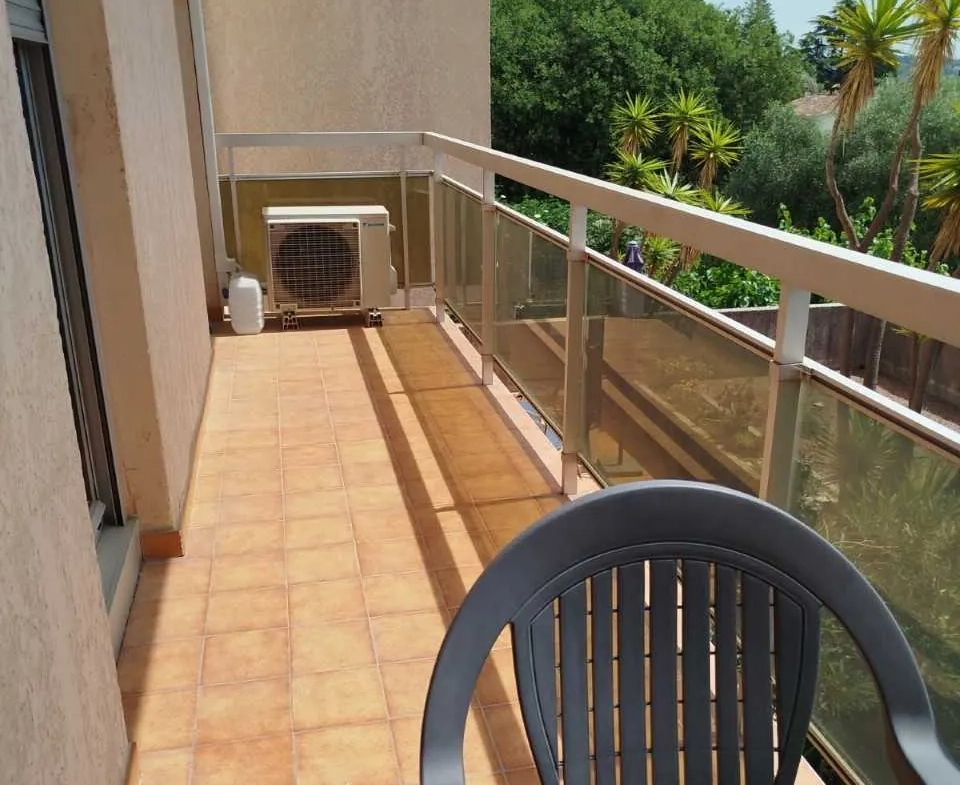 Appartement 2 pièces avec terrasse, garage et cave à Grasse - Vue sur Plascassier 