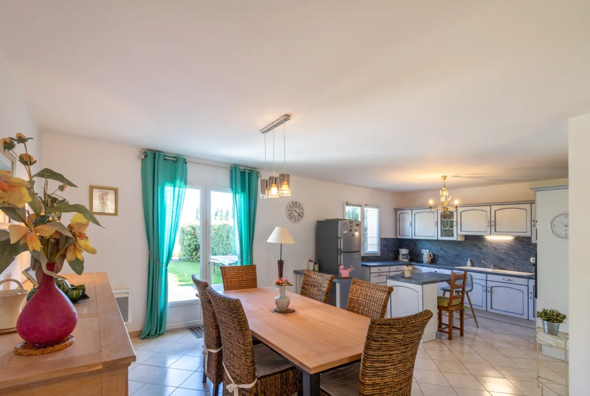 Maison de plain-pied à Chaniers avec jardin, 3 chambres, garage et terrasse 