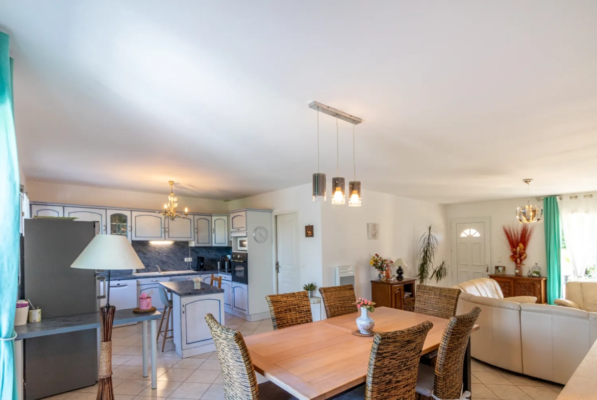 Maison de plain-pied à Chaniers avec jardin, 3 chambres, garage et terrasse 
