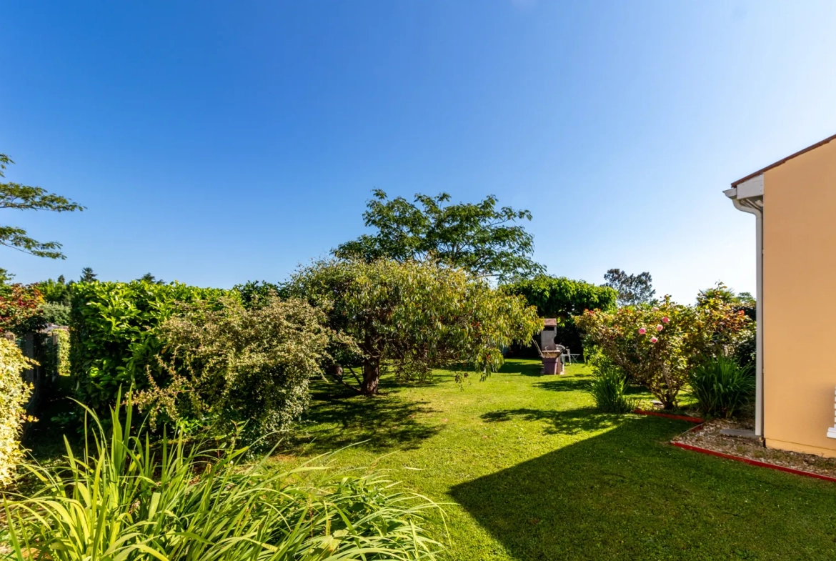 Maison de plain-pied à Chaniers avec jardin, 3 chambres, garage et terrasse 